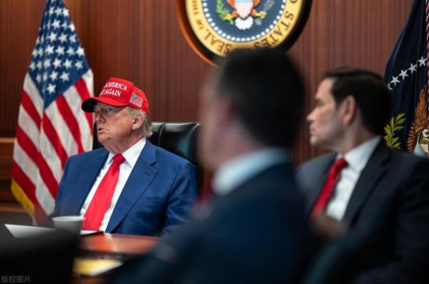 特朗普险些闯了大祸！4月19号，《华尔街日报》爆出来个大消息，特朗普直接把美