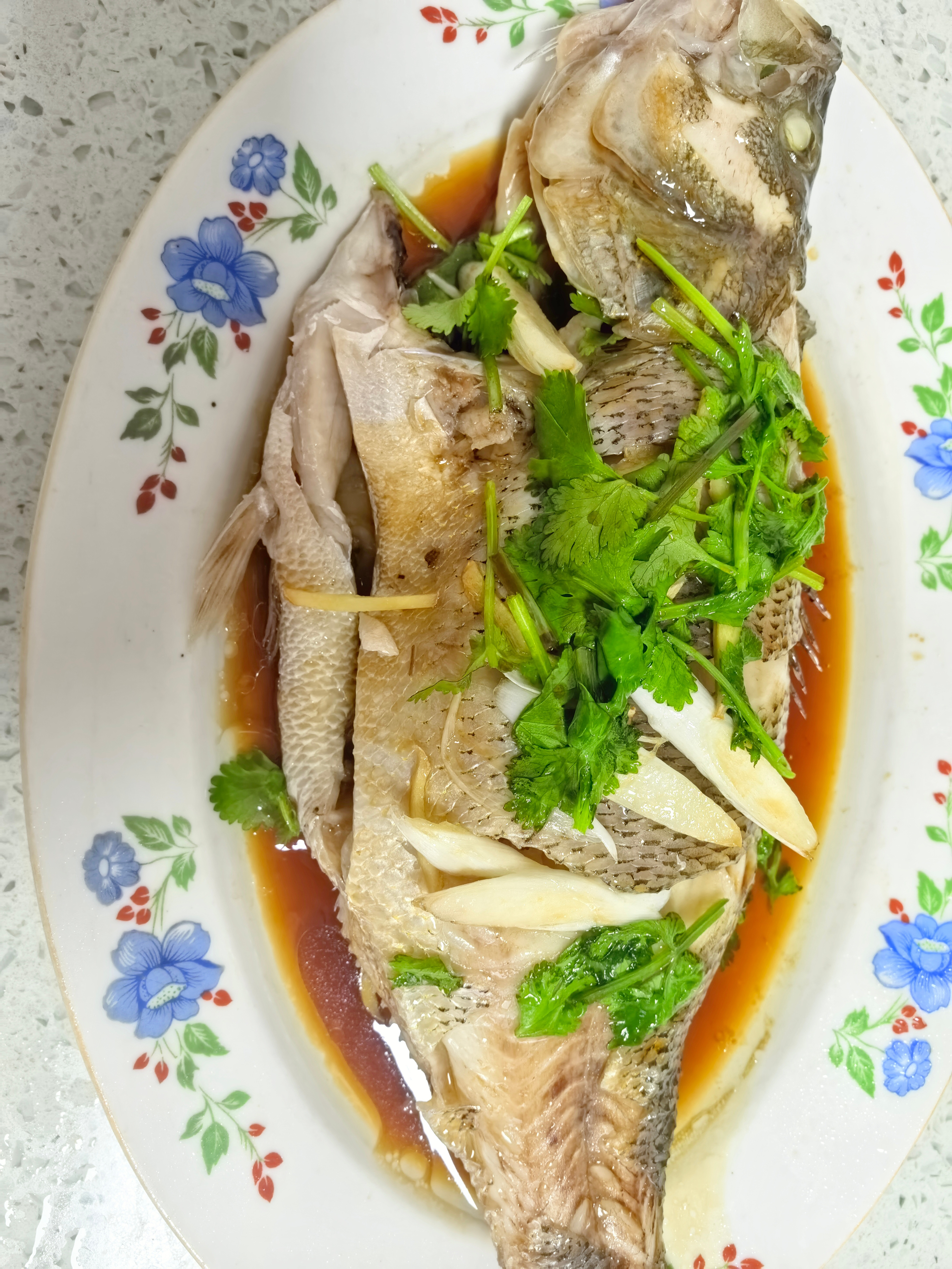 每日一餐分享好久没吃蒸鱼了今天安排一下，外面买的小烧饼做的挺正宗好吃，晚餐愉快