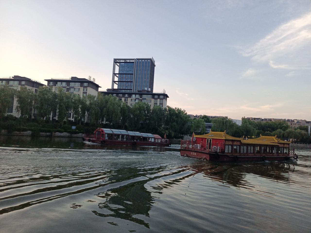 千年京杭古运河“游船”穿梭于游客中心至古城，台儿庄古城欢迎您👏👏