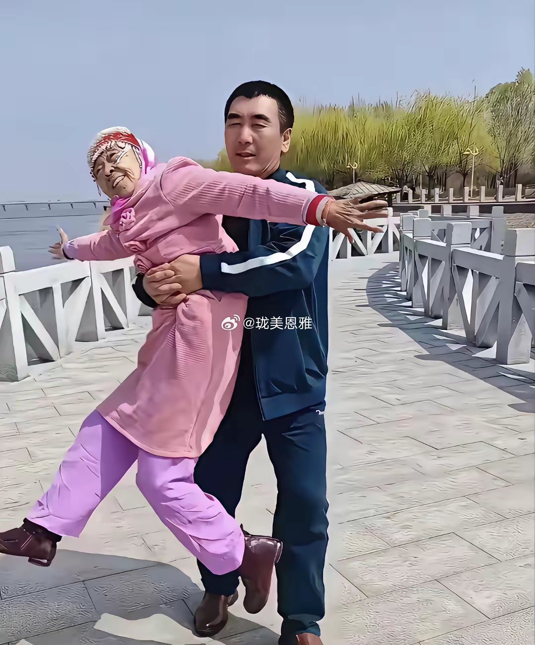 看看李玉成把马玉琴打扮成什么样了
