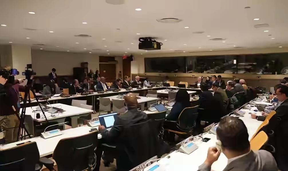 美国退群，中国建群。在美国退出66个联合国与非联合国组织之际，我国在纽约放了个“