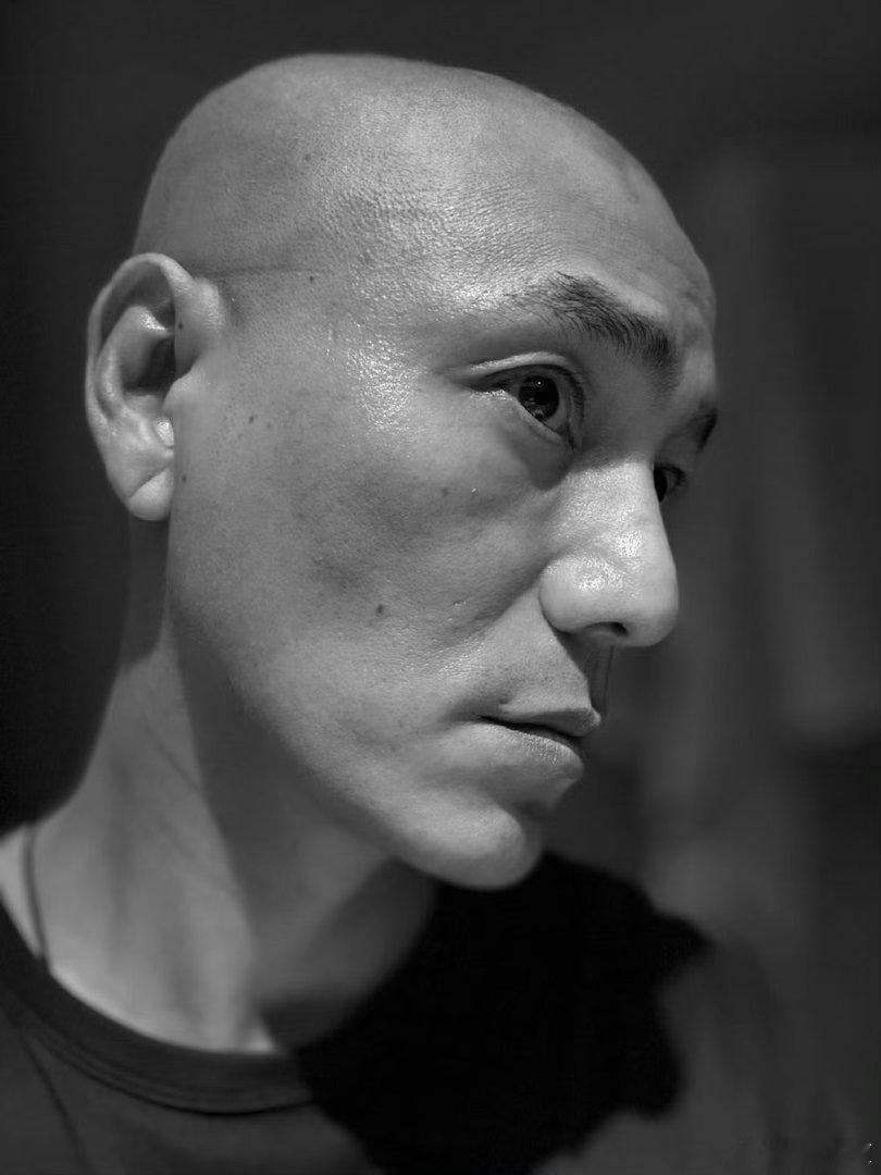 陈坤为演林则徐剃光头第一次见光头的陈坤陈坤《1840》为了演好林则徐直接剃了光头