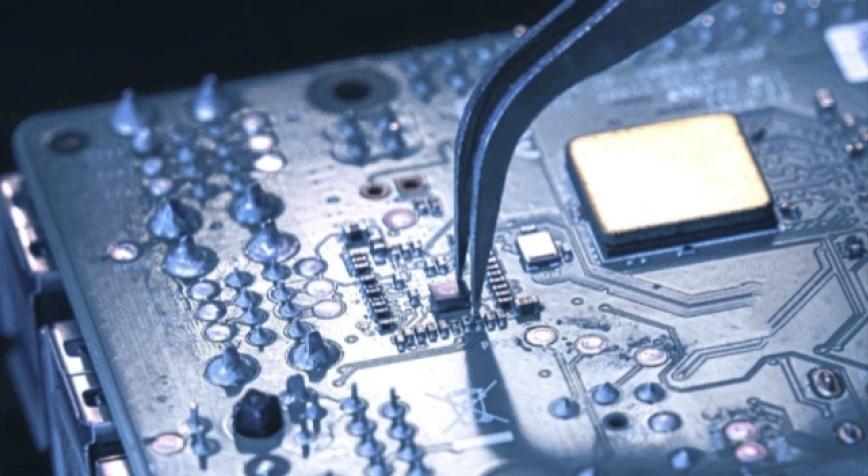 以前优化光刻胶全凭经验手感。现在能直接“看到”分子在显影液里是怎么分布和缠结的,