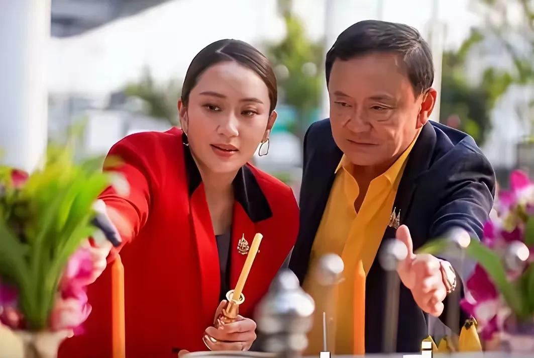佩通坦经过柬埔寨的电话门事件，为什么还能重回泰国权力中心？首先佩通坦丈夫是泰国