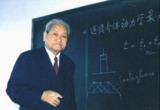 1950年，为解决水患与缺电，修建三峡大坝的提案获得压倒性支持，但水利专家黄万里