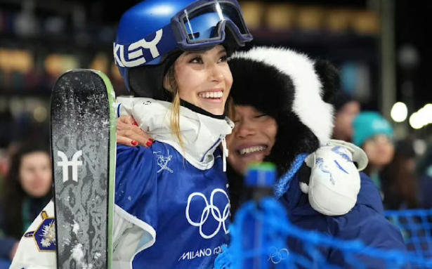 雪杖断了、摔倒了、疼呗，但她照样晋级！谷爱凌大跳台预赛总分170.75分，以第