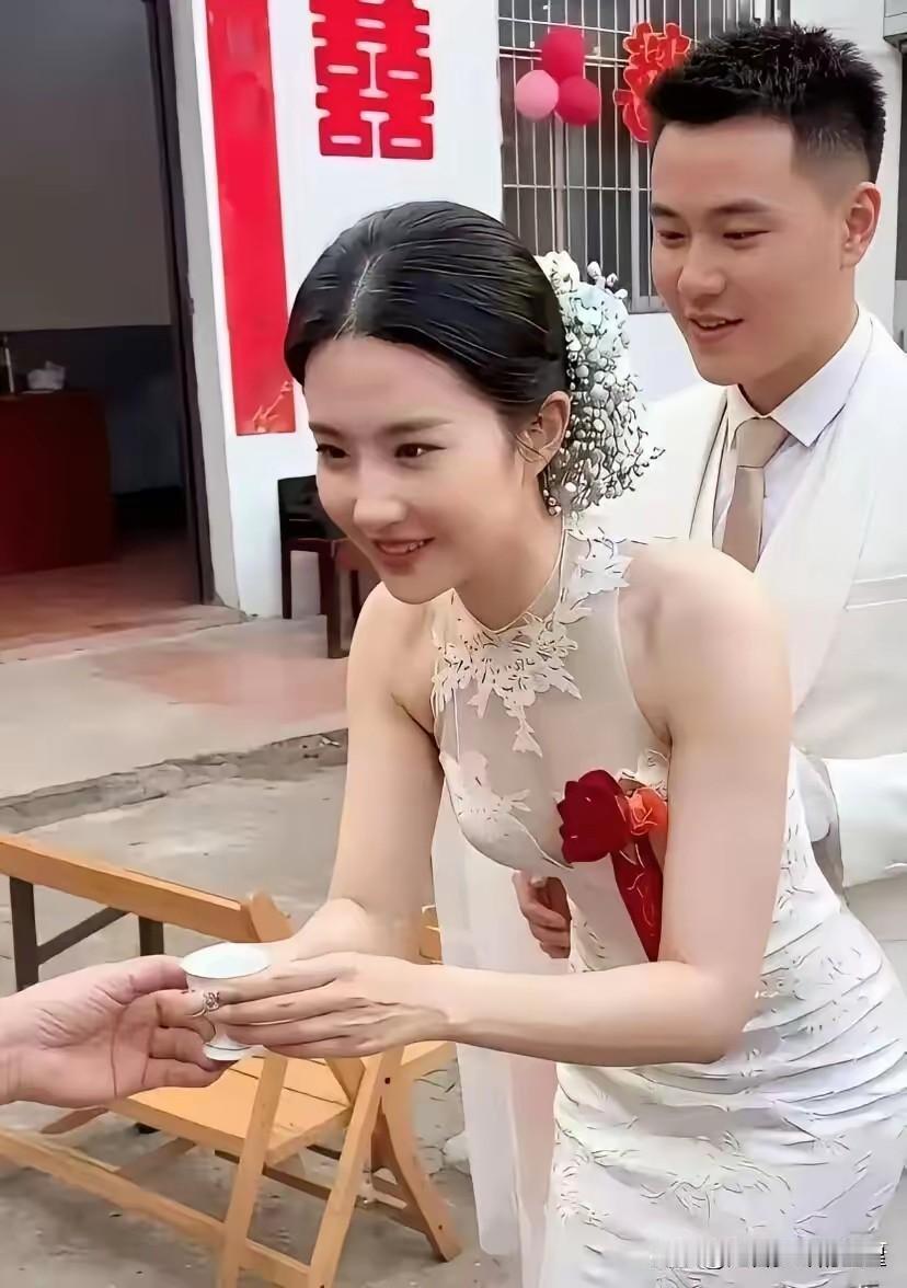 撞脸刘亦菲？这位新娘是“神仙颜值”还是滤镜加成？一段婚礼现场视频在社交平台刷