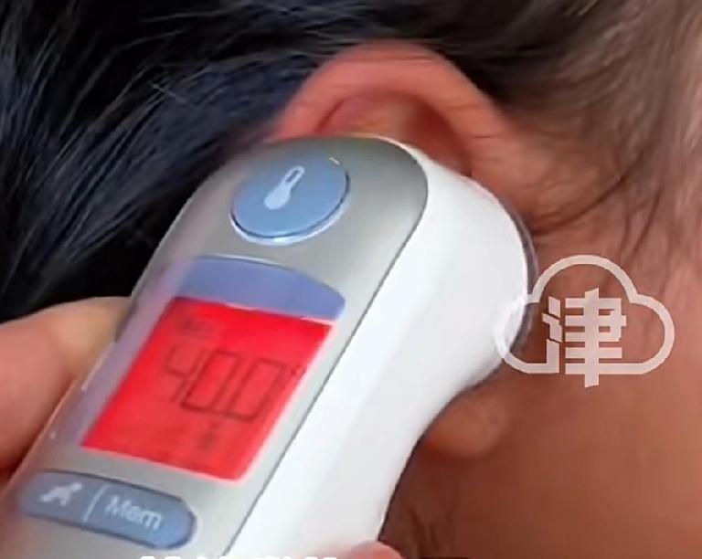 河南一六岁女孩跟家人回老家打扫卫生，支原体霉感染，持续发烧17天，脑子被啃20多