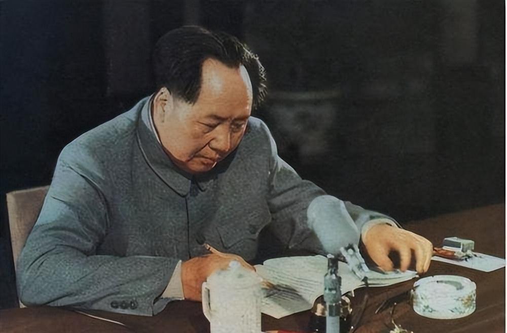 1959年开国上将离婚后独自抚养七位子女，毛泽东关心询问：要不要再找一个合适的人