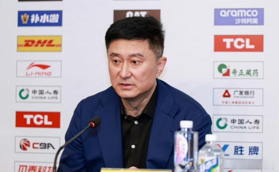 解说苏群透露：杜锋将不再担任广东男篮主教练CBA总冠军拿过、全运会冠军也拿过，还