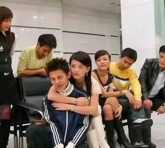 李湘年轻时和现在判若两人，身材苗条活泼漂亮，而王诗龄似乎遗传了老爸王岳伦，不得不