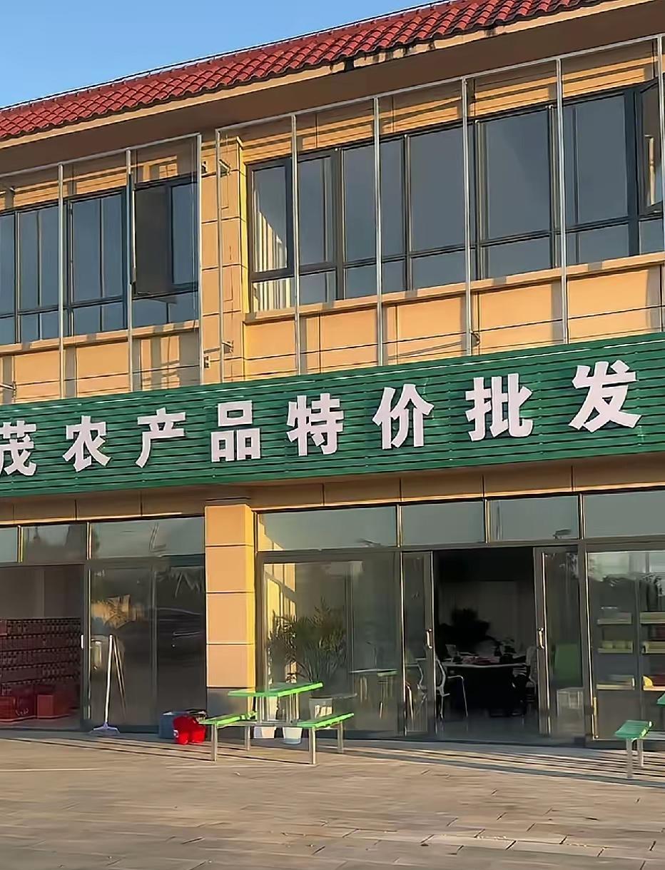全红婵爸爸的小店开业了，他还特意改了店名，从一开始的全爸还成了全文茂。其实很简