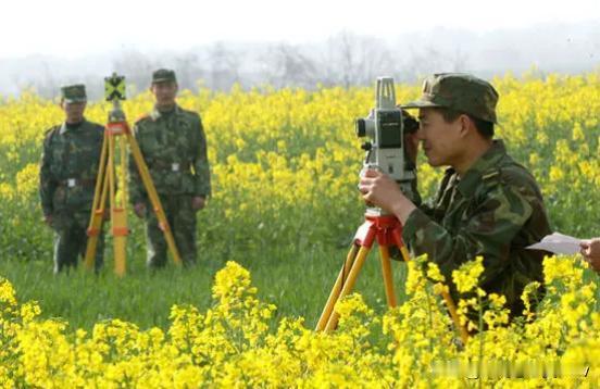 只要让我看到外国间谍，肯定让他跑不了。但凡拿着高级设备的可疑之人，特别是一两个