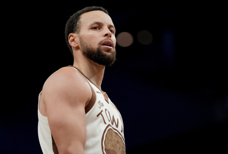 据TA名记SamAmick报道，消息人士透露，勇士当家球星斯蒂芬·库里计划将在