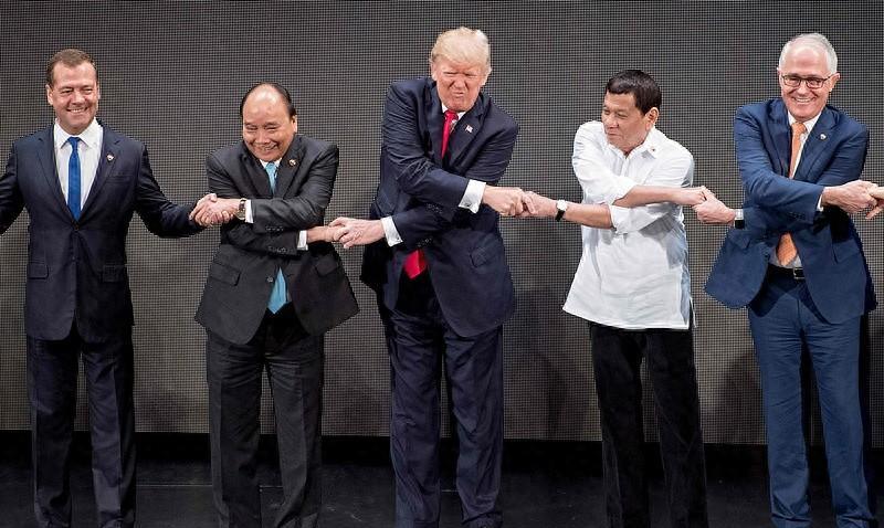 特朗普威逼大马把中国踢出局，不到24小时，中马两军决定一致对外东盟峰会还没开场