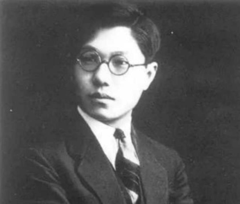 1935年，戴望舒当众甩了相恋8年的未婚妻一个耳光，然后头也不回地离开。几个月后