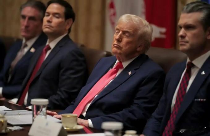 特朗普被拍到“闭眼”开会，鲁比奥通告全球：他在启动“过滤机制”，罕见措辞引爆国际