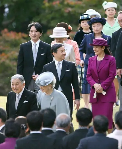 日本皇室的日子确实相当特殊，但同世界其他享誉盛名的皇室相比，尤其是英国王室和沙特