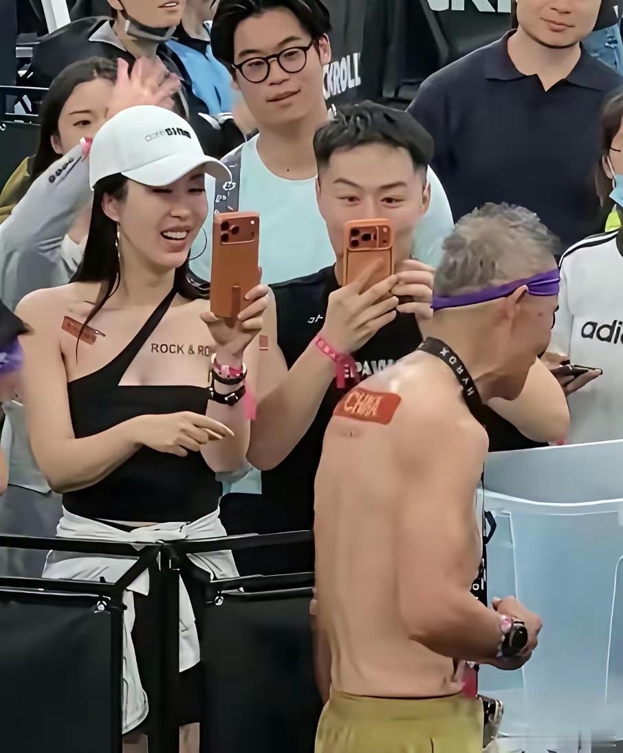 为了小娇妻，王石也真是拼啊！9月10日，万科创始人王石现身北京国家速滑馆“冰丝带