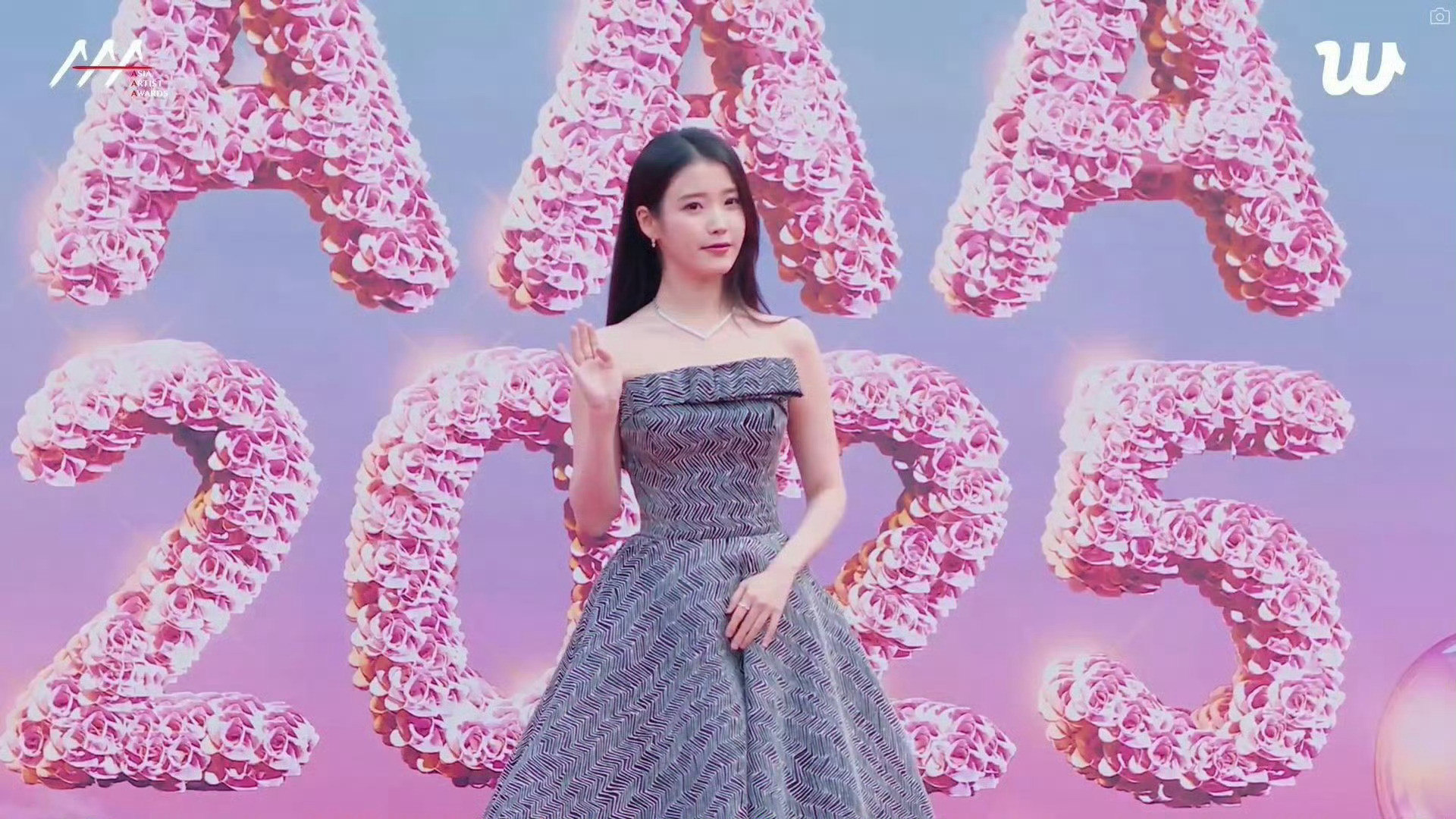 IU张元英韩娱2张权威的脸还是太权威了我们IU！这明明就是18岁啊