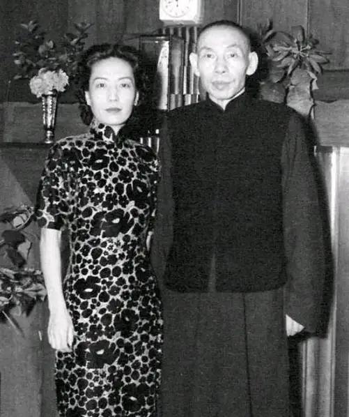 1948年，孟小冬去看望闺蜜姚玉兰，夜里2人同床而睡。谁料，姚玉兰趁她睡着溜出去