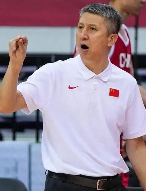 郭士强赌赢了！放弃得分王，男篮新名单揭露残酷真相，国家队不要明星要士兵这份名单