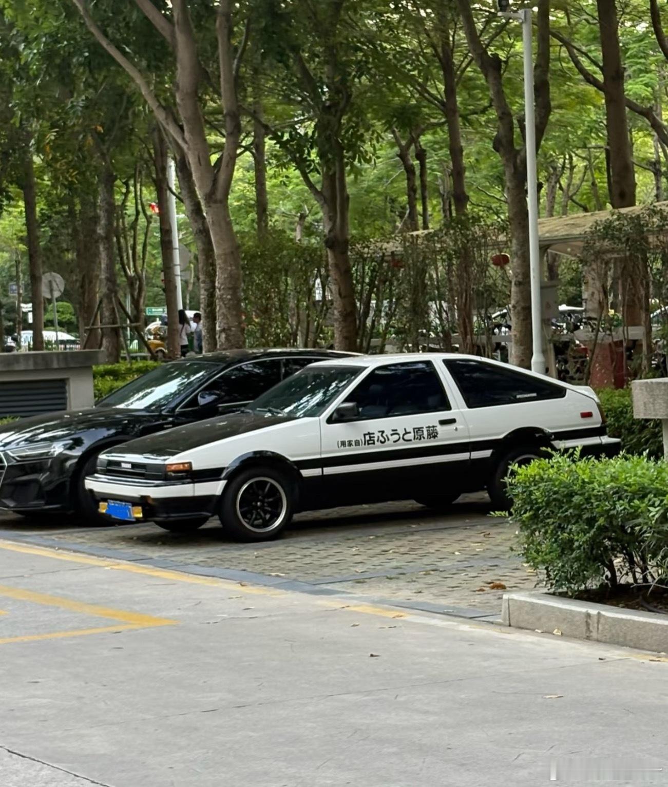竟然看见了一台能上路的AE86[doge]，还是蓝牌的​​​