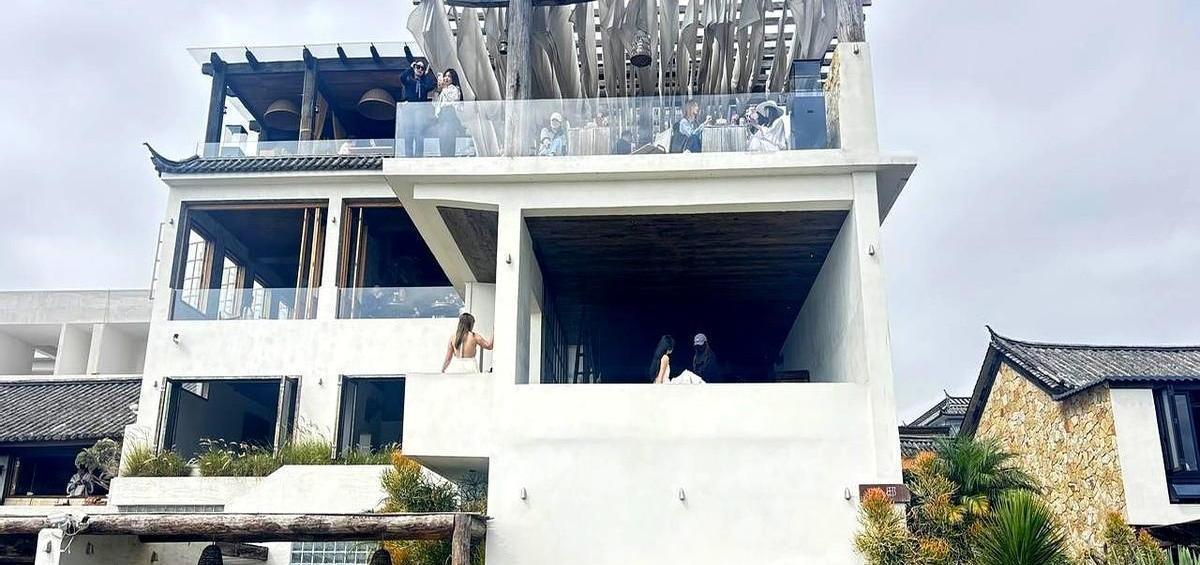 现在的生意，思路要是不换，真的只有关门的份儿。大理一家咖啡馆，一年稳稳当当挣下