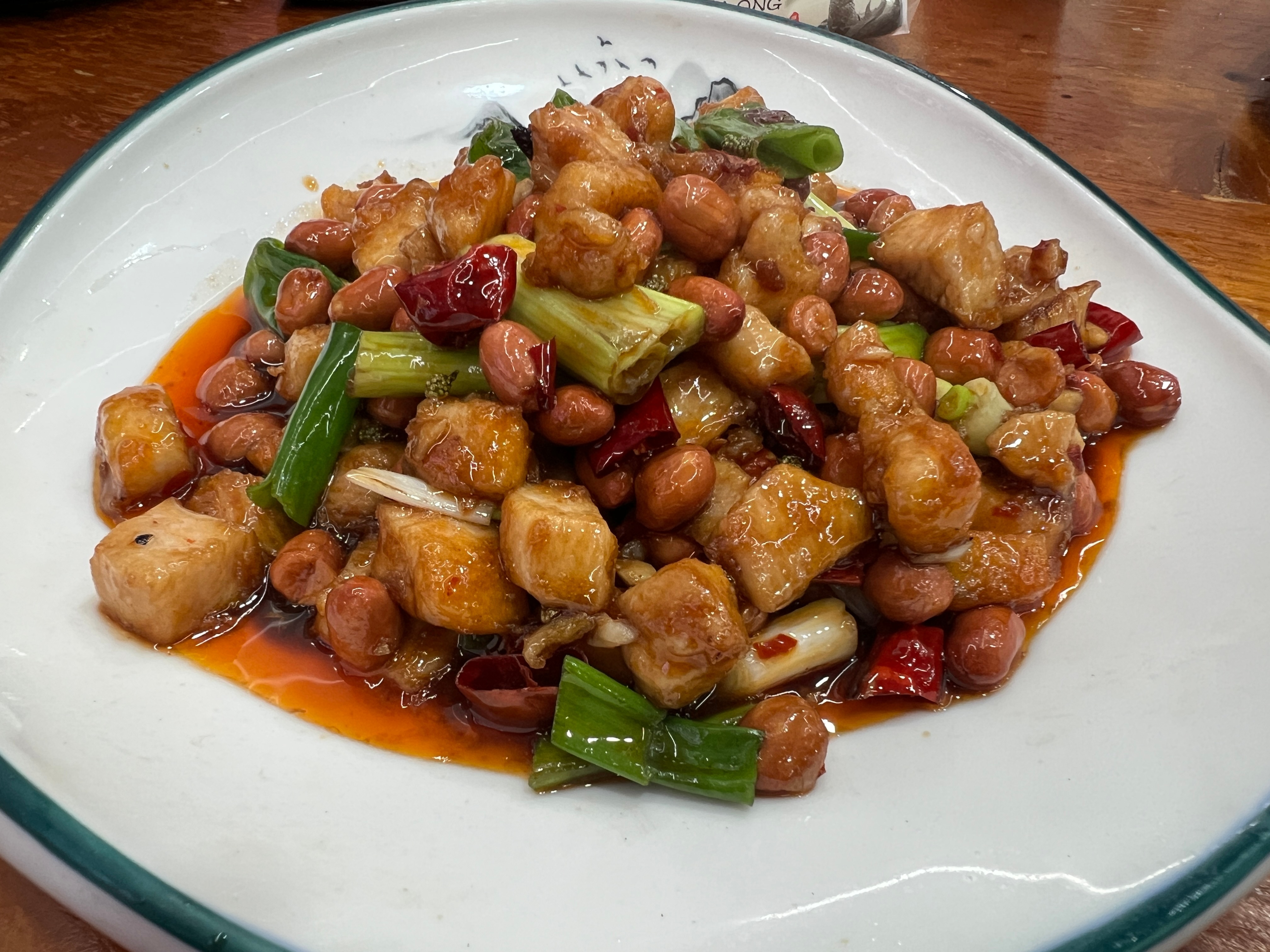 饭店不是预制菜就是这结果，第一道菜宫保鸡丁等了20分钟，吃完一看表又过了15分钟