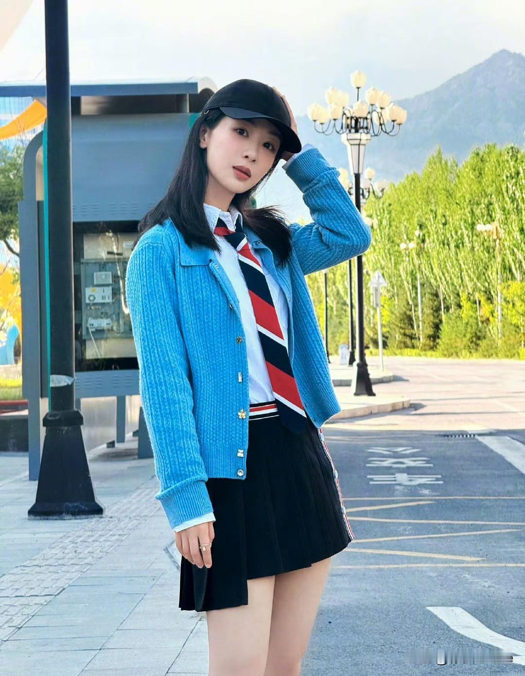 9月2日，杨紫营业，令人眼前一亮！看了3个月灰头土脸脸色蜡黄的杨紫，突然看到如