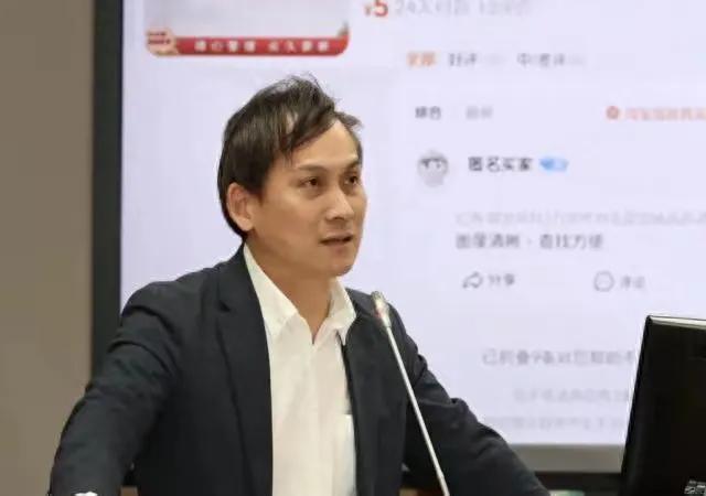 叶元之被民进党罢免的可能性不大了，因为又有新的政治力量介入了。最近，台北的副市长