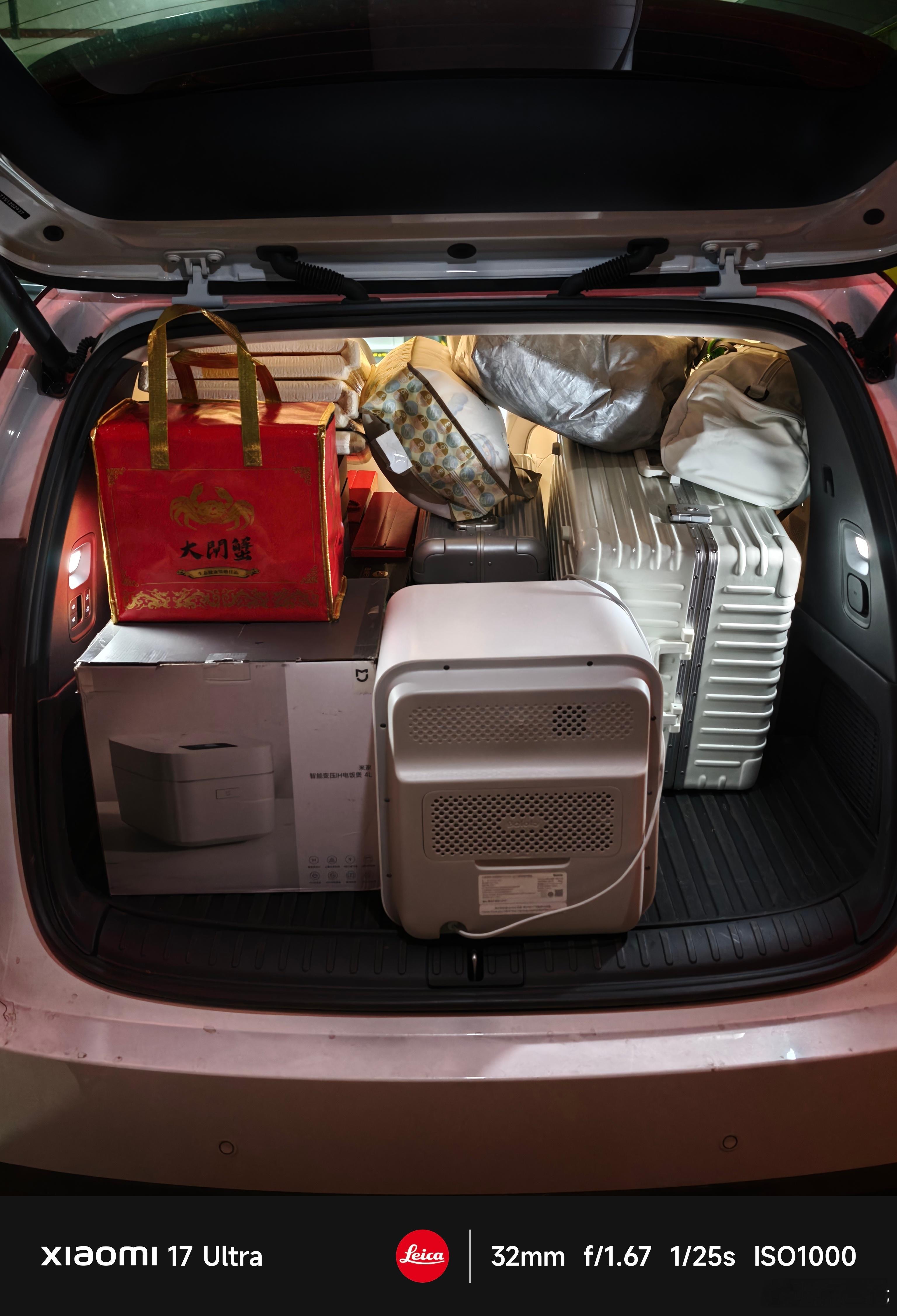 有了娃之后我才发现，理想i8空间还是小了点，我不能理解就回老家四五天怎么能有这么