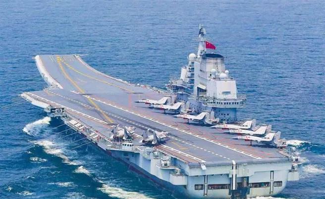 美国老旧航母南海撒泼对峙，结果被中国航母逼退，被台媒形容为“纸老虎”，仅仅出海1