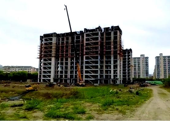 许多人好奇，为何烂尾楼不能由其他开发商接手继续开发。实际上，烂尾楼问题的根源在于