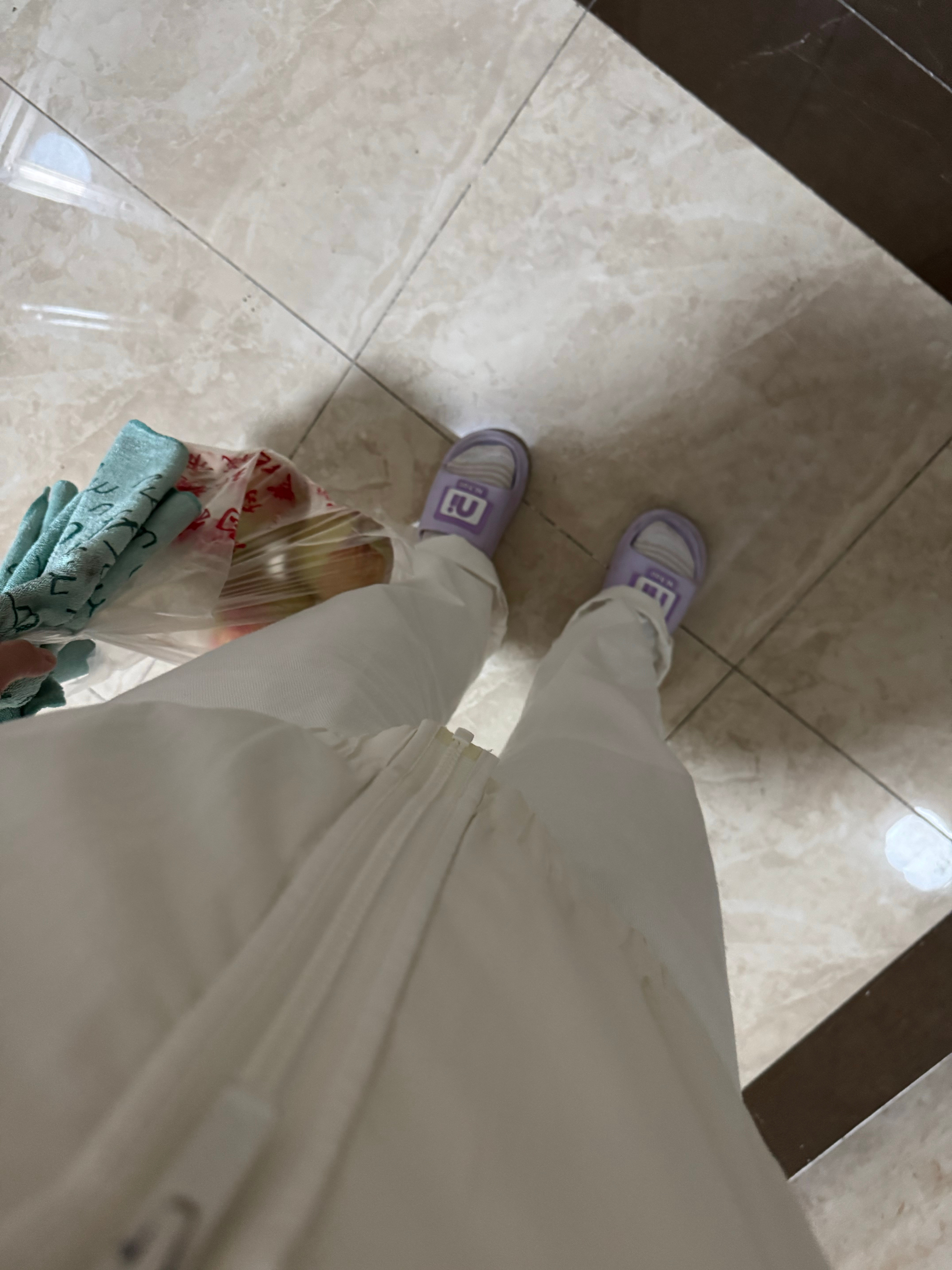 拖鞋是真舒服啊​​​