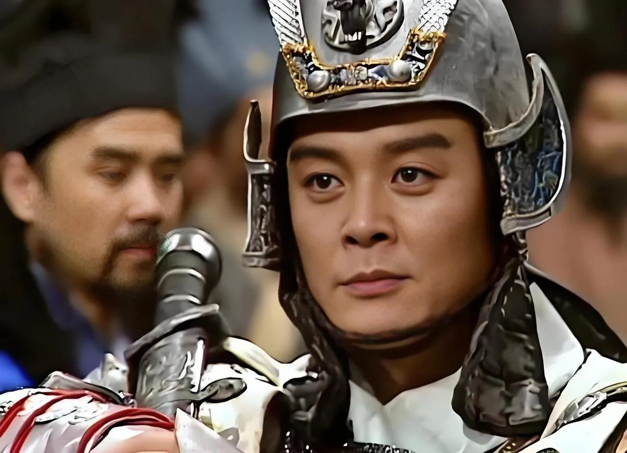 就纳闷呢，为啥三国演义里的周瑜一根胡子也没有，难道他穿越回来，买了吉列剃须刀又穿