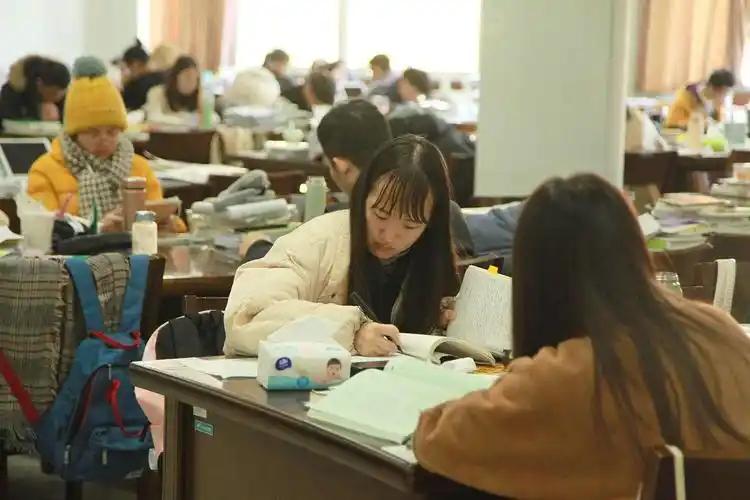 过本科线别瞎填！这些专科竟比普通本科更稳今年高考志愿填报，一场“本升专”的