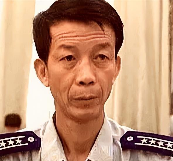 1996年，我国试飞员邹延龄出国交付飞机，当天晚宴上，一位外籍美女在他耳边轻声说