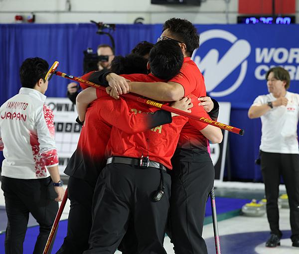 逼得苦主日本队提前认负, 中国男子冰壶队绝境逢生搭上米兰冬奥末班车