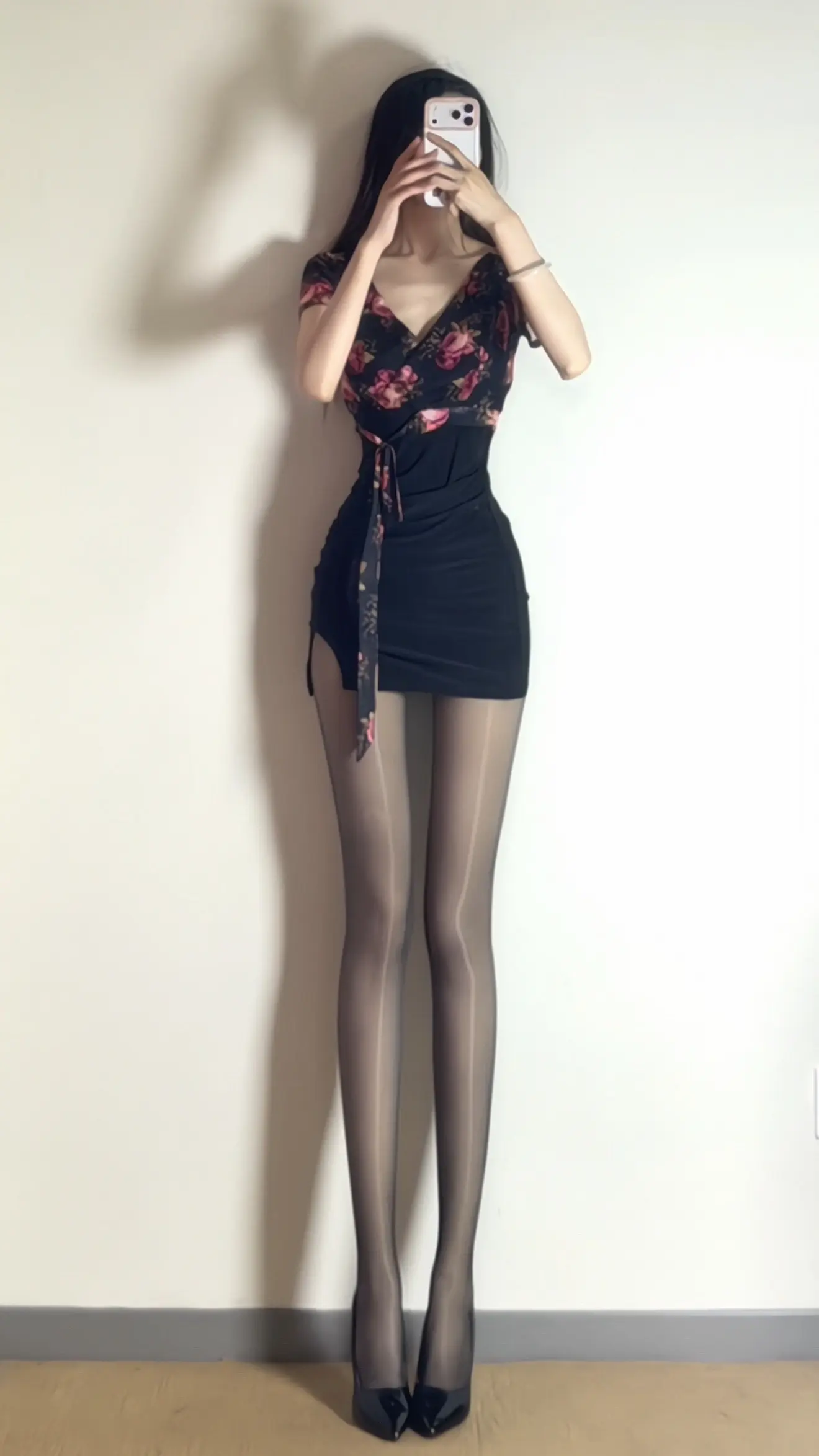 穿搭御姐碎花裙黑丝搭配 包臀裙