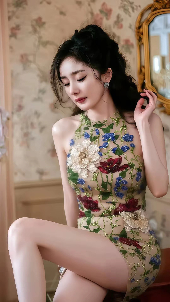 杨幂：时尚圈的“野生代言人”​​​