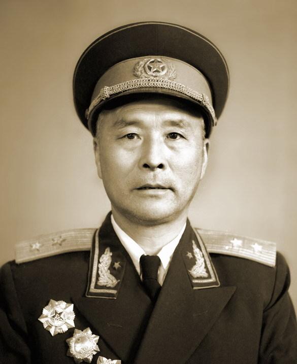 1936年，一红军团长因伤势过重逐渐没了气息。大别山的秋末已经透着刺骨的寒意