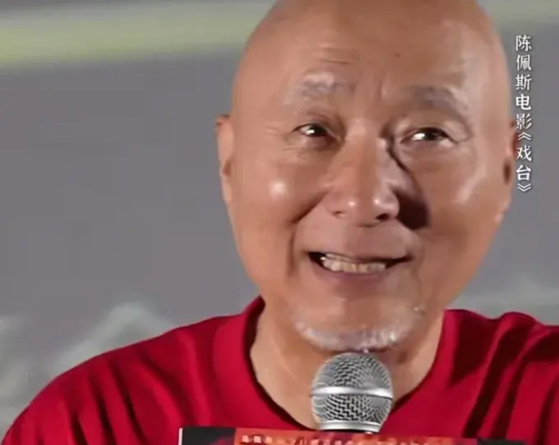 《戏台》终究还是成了笑话。上映近一个月，票房只有3.9亿，这样的成绩是失败的