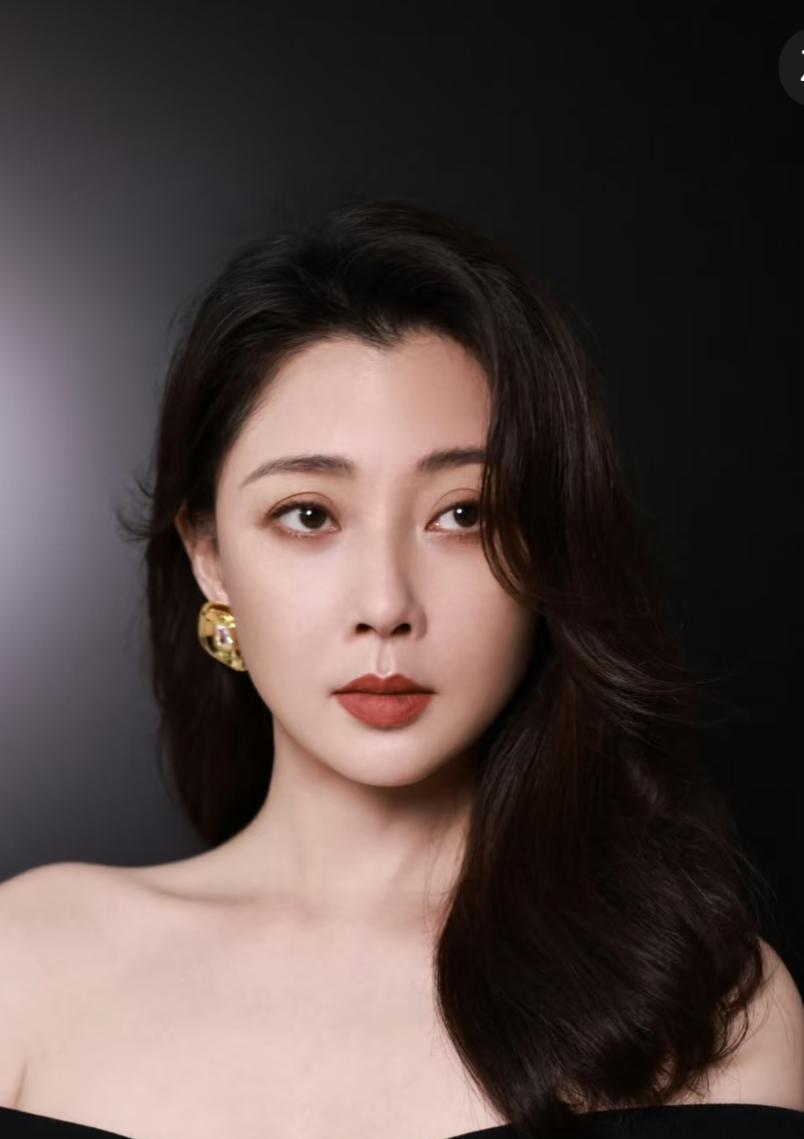 殷桃——军艺校花不拼颜值，她偏用演技撕碎标签！