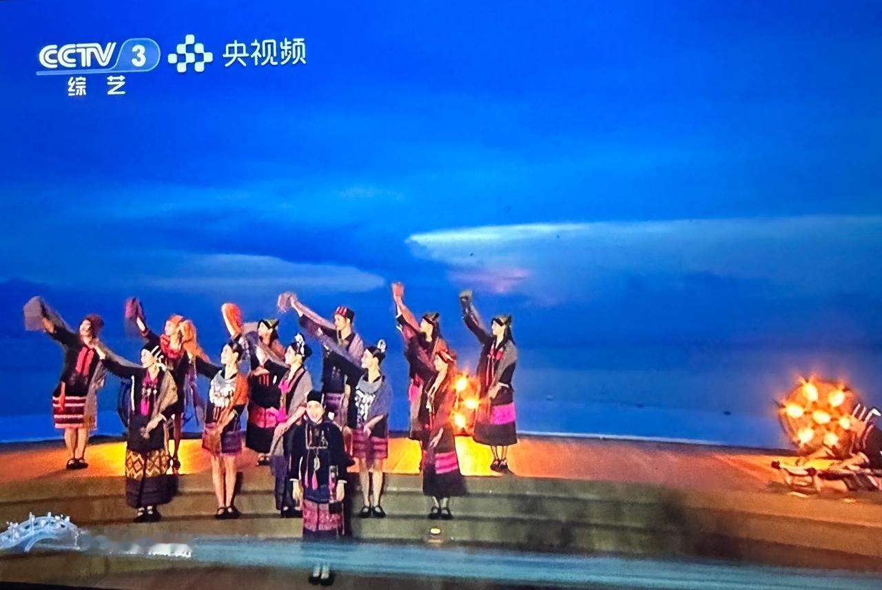 陈楚生的《鹿回头》在央视七夕晚会上唱响了！三个字—-没听够。这首歌放在七夕，
