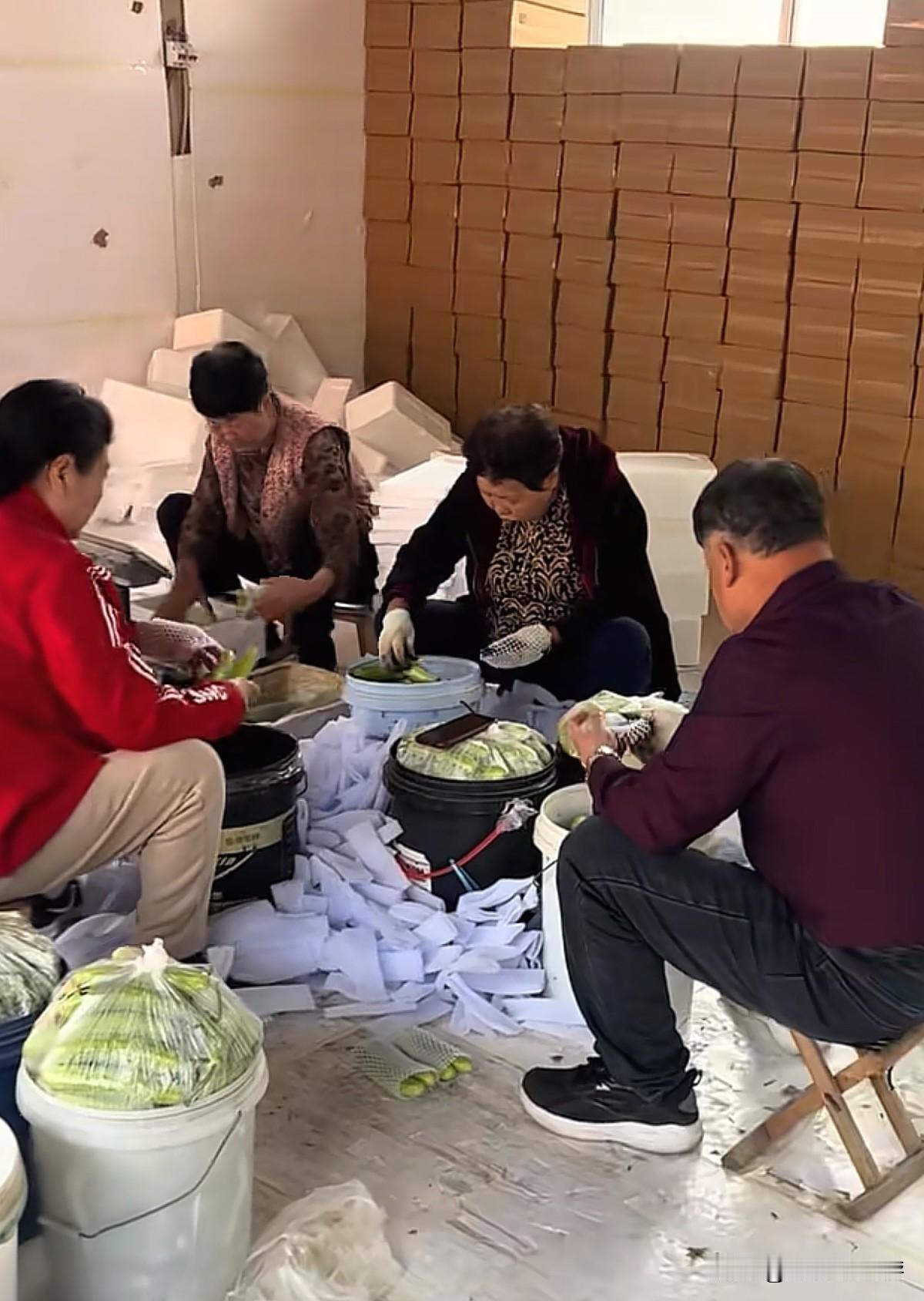 一个人在家做电商，一天要打包两三千单，七大姑八大姨也跟着受累，每天打包八个小时，