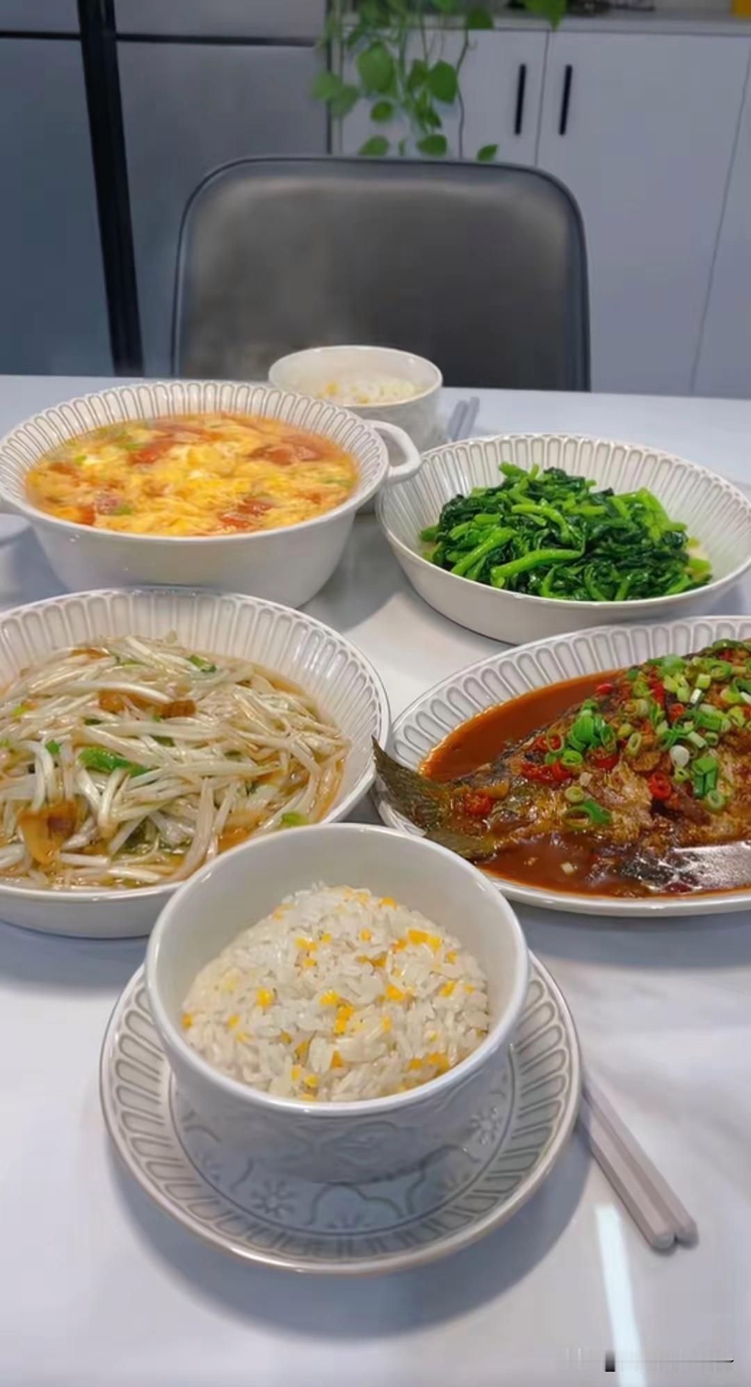 原来，废品站老伴那么赚钱呀前两天老公卖纸壳的时候，跟废品站的老板聊了一会儿天，