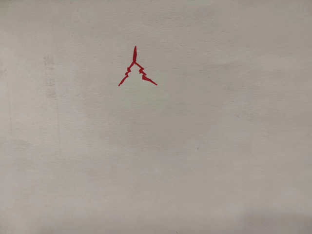 变道的时候出现了这个标志什么意思我在汽车变道的时候，仪表盘出来这个红色的标志，