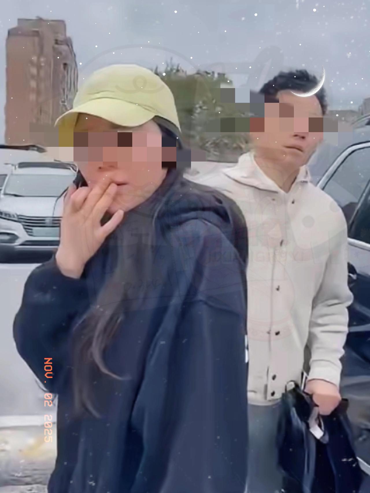 左边是美女乘务长，右边是帅哥大律师，这两人简直是天选之子的高配版！左边这位