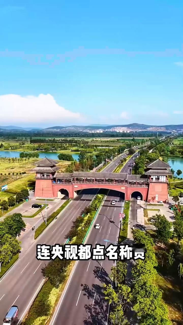 中国下一个养老天堂，林姐独自坐飞机来养老定居。位置：云南星月湖康养小镇。中国